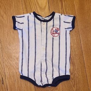 Yankees Baseball Navy and White Striped Baby Bodysuit Onesie size 3-6 months
